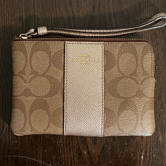 Coach Handbags - Coach wristlet